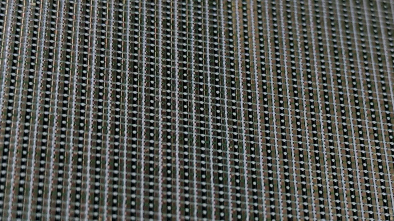 Figure 2: Close up of the 0201 resistor grid! Figure 2: Close up of the 0201 resistor grid!