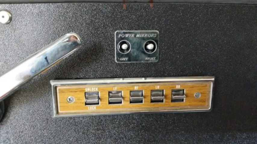 Door card drilled and face plate mounted. Door card drilled and face plate mounted.