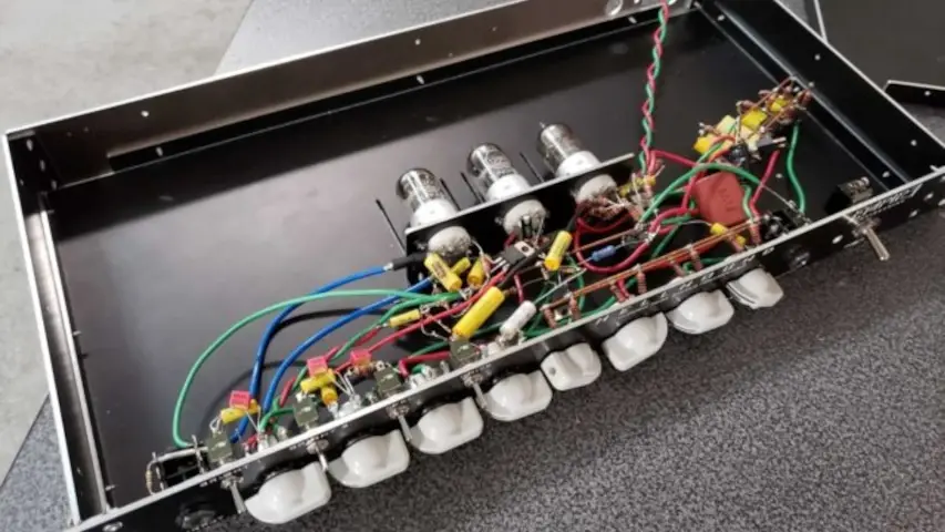 Inside the Stephen’s and Roz’s high voltage preamp. Inside the Stephen’s and Roz’s high voltage preamp.