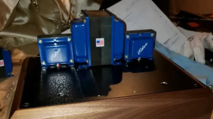 Macro Amp chassis work. Transformers installed. Macro Amp chassis work. Transformers installed.